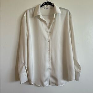 UNIQLO satin button down